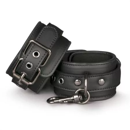 Schwarze Handfesseln aus Leder